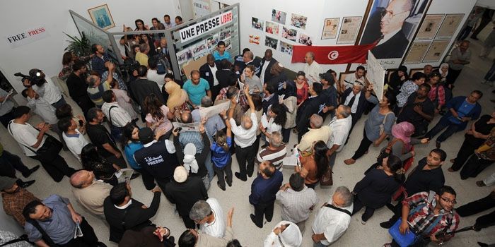 Manifestation de journalistes au siège du groupe de presse Dar Assabah le 2 octobre 2010 (AFP - FETHI BELAID)