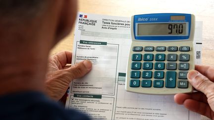 Un formulaire de taxe foncière. (VANESSA MEYER / MAXPPP)