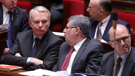 Le Premier ministre, Jean-Marc Ayrault, le ministre charg&eacute; des relations avec le Parlement, Alain Vidali&egrave;s, et le ministre de l'Economie, Pierre Moscovici, le 2 avril 2013 &agrave; l'Assembl&eacute;e nationale &nbsp;(Paris). (PIERRE VERDY / AFP)