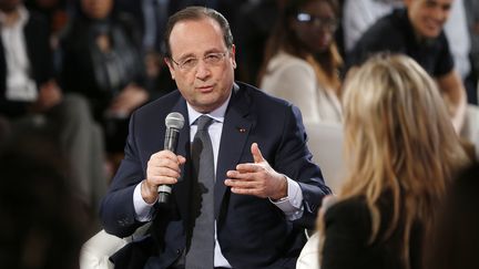 Fran&ccedil;ois Hollande s'adresse &agrave; des jeunes lors d'une table ronde sur l'emploi &agrave; l'Elys&eacute;e, le 11 mars 2014. (REUTERS)