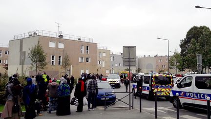 Des affrontements entre bandes rivales ont eu lieu jeudi 5 octobre, dans le quartier de la Peupleraie de la Grande Borne, entre Grigny et Viry-Châtillon (Essonne). (FLORIAN GARCIA / MAXPPP)