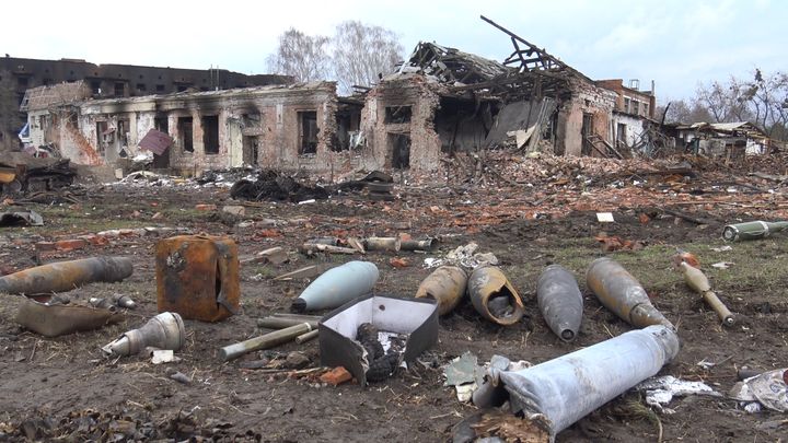 The forecourt of Trotsyanets station transformed into a battlefield.   (GILLES GALLINARO / RADIO FRANCE)