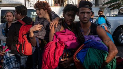 Des migrants LGBT d'Amérique centrale arrivent à Tijuana (Mexique), près de la frontière avec les Etats-Unis, le 11 novembre 2018.&nbsp; (GUILLERMO ARIAS / AFP)