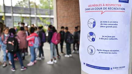 Des élèves&nbsp;d'une école élémentaire de Lille (Nord), le 1er septembre 2020. (DENIS CHARLET / AFP)