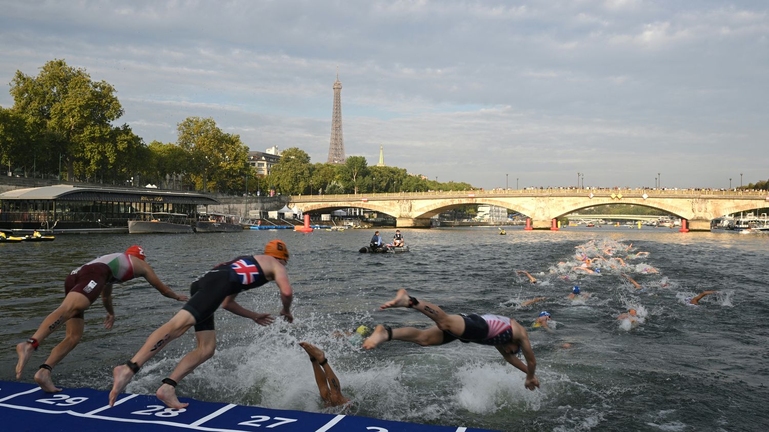 seine river swimming        
        <figure class=