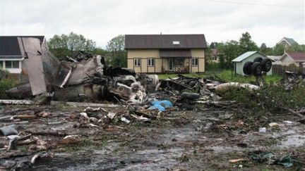 Les débris du Tupolev qui s'est écrasé à Petrozavodsk, en Carélie (21/06/2011) (AFP /)