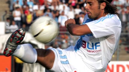 Patrice Fiorèse avec le maillot de l'OM en 2004 (DOMINIQUE FAGET / AFP)