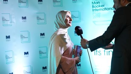 Jokha Alharthi romancière omanaise lauréate du Man Booker International Prize, à Londres le 21 mai 2019 (ISABEL INFANTES / AFP)