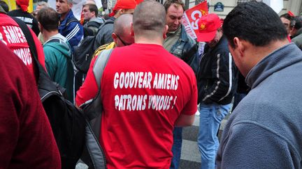 Un salarié de l'usine Goodyear d'Amiens lors d'une manifestation, le 17 septembre 2009. (NATHANAEL CHARBONNIER / FRANCE-INFO)