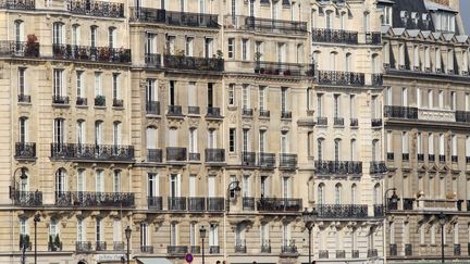 Logements anciens dans le 4e arrondissement de Paris. (JACQUES DEMARTHON / AFP)