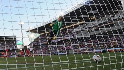 Le ballon de l'Anglais Franck Lampard avait bien franchi la ligne de but lors du 8e de finale Angleterre - Allemagne (JEWEL SAMAD / AFP)