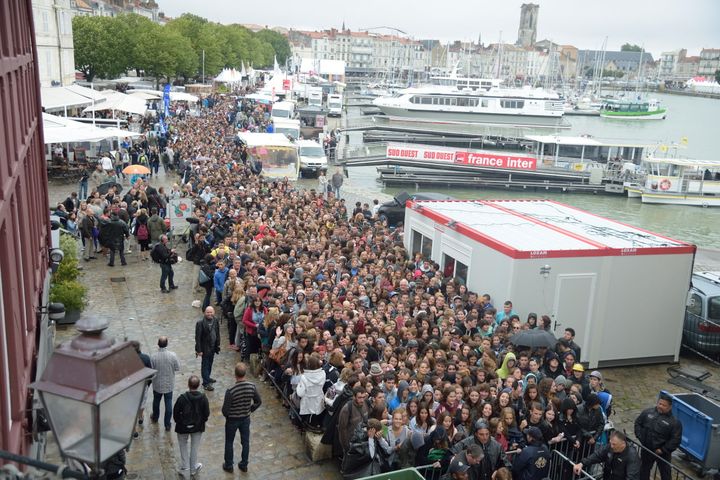 &nbsp; (En attendand l'ouverture © RFI / Edmond Sadaka)