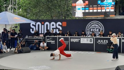 Carlota Dudek lors de l'épreuve de breakdance du Fise, à Montpellier, le 18 mai 2023. (SEBASTIEN HAZARD / RADIO FRANCE)