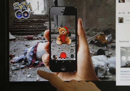 Le photographe syrien Khaled Akil a utilisé la frénésie autour de Pokémon Go pour sensibiliser l'opinion publique sur le conflit qui déchire son pays. (JOSEPH EID / AFP)