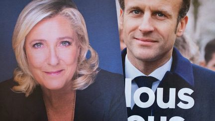 La campagne du second tour de l'élection présidentielle entre les deux finalistes Marine Le Pen, candidate RN et Emmanuel Macron, candidat sortant a débuté le 11 avril 2022.&nbsp; (MAYLIS ROLLAND / HANS LUCAS /AFP)