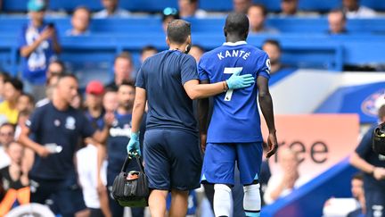 N'Golo Kanté est sorti sur blessure lors du match entre Chelsea et Tottenham en Premier League, le 14 août 2022. (GLYN KIRK / AFP)