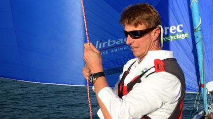 Le skipper Jean-Pierre Dick, le 7 novembre 2012 aux Sables-d'Olonne (Vend&eacute;e). (DAMIEN MEYER / AFP)