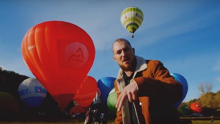 Sonor Street Reporter&nbsp;dans le clip de "Là-haut" (Spec Labo (Nico))