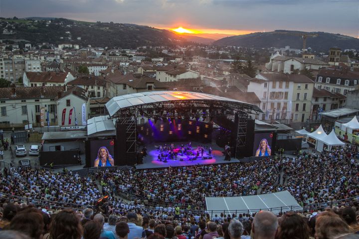 Crépuscule sur le concert de Pink Martini à Vienne le 30 juin 2016
 (Jean-François Lixon)