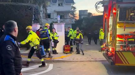 Rescue workers at the scene of a fire at a retirement home in Madrid (Spain), February 18, 2024. (AFP)