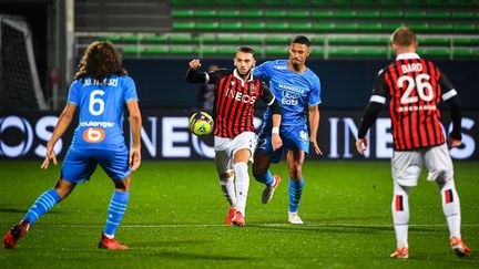 Niçois et Marseillais se quittent dos à dos dans le match à rejouer de la 3e journée de Ligue 1. (MATTHIEU MIRVILLE / DPPI via AFP)