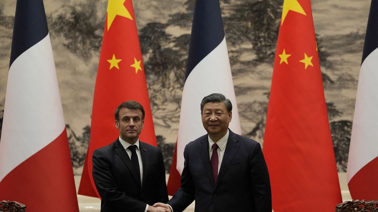 Emmanuel Macron and Xi Jinping in Beijing, during a state visit by the French president, April 6, 2023. (NG HAN GUAN / AFP)