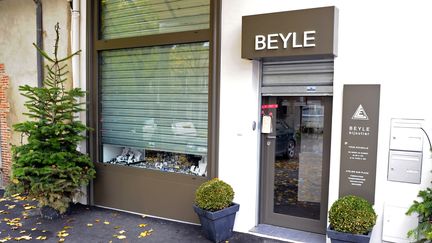 A S&eacute;zanne, le 29 novembre 2013, la boutique du bijoutier qui a tu&eacute; un braqueur. (ALAIN JULIEN / AFP)