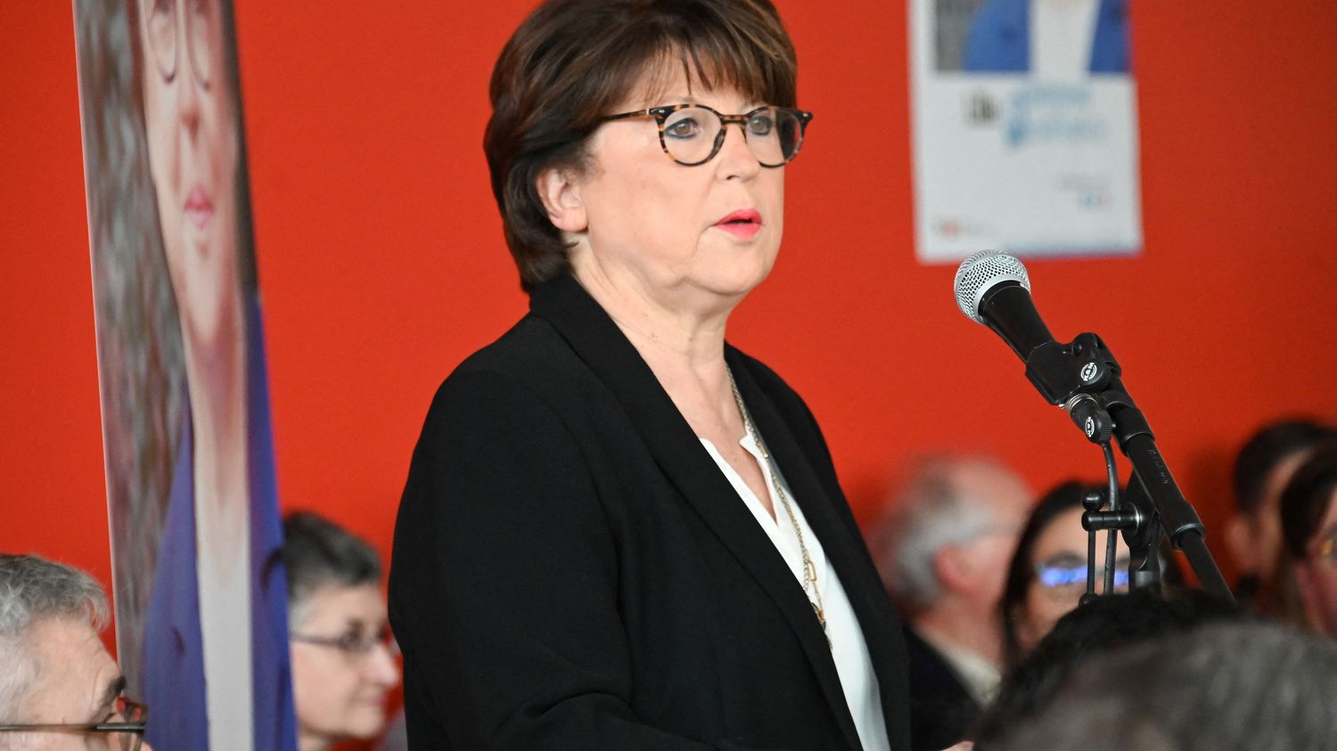 containment measures “difficult” for Martine Aubry, but that the mayor of Lille will “apply as well as possible”