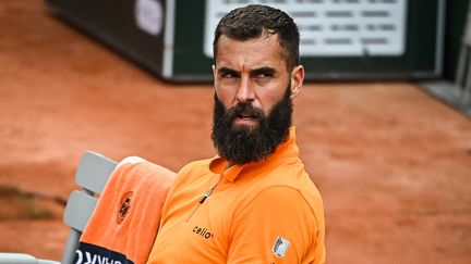 Benoît Paire sur le court Simonne-Mathieu, lors de son premier tour face à Ilya Ivashka, le 24 mai 2022. (MATTHIEU MIRVILLE / AFP)