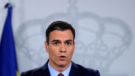 Le premier ministre espagnol Pedro Sanchez lors d'une allocution depuis le Palais de la Moncloa, le 10 mars 2020. (SERGIO PEREZ / REUTERS)