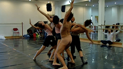 Répétition de "Movimenti", le nouveau ballet du chorégraphe Angelo Vergari est un hommage au sculpteur marseillais Ghiorgio Zafiropulo
 (France 3 / Culturebox)