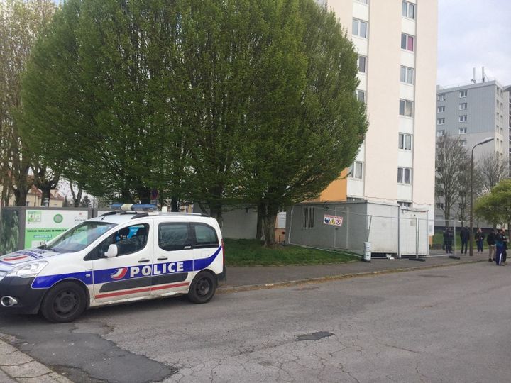 Le quartier Condorcet, à Amiens, a été bouclé par la police vendredi 12 avril 2019 dans l'après-midi. (CLÉMENCE GOURDON NEGRINI / FRANCE-BLEU PICARDIE)