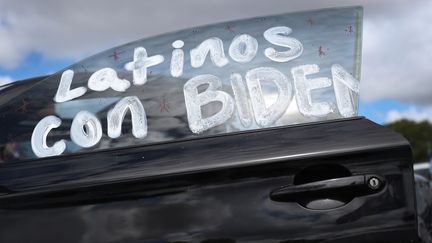 Un supporter de Joe Biden a inscrit son soutien au candidat démocrate sur sa voiture en Floride avant l'élection présidentielle de 2020. (JOE RAEDLE / GETTY IMAGES NORTH AMERICA)