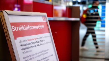 Information board on the train drivers' strike, in Bremen (Germany) on January 26, 2024 (SINA SCHULDT / DPA)