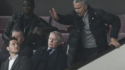 L'entraîneur de Manchester United, José Mourinho, furieux après son expulsion (OLI SCARFF / AFP)