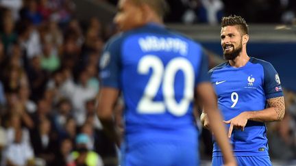 Olivier Giroud et Kylian Mbappé (REMY GABALDA / AFP)