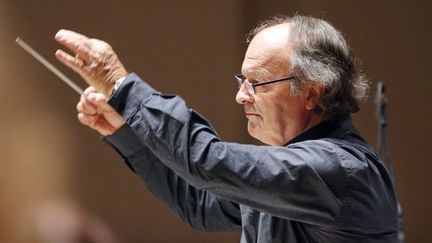 Le chef d&#039;orchestre Michel Tabachnik a sélectionné les sonneries de portables.
 (Patrick Kovarik / AFP)