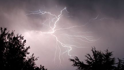 Un orage à Agen, le 22 juillet 2009 (illustration). (JEAN MICHEL MAZET / MAXPPP)