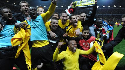 Les joueurs de Quevilly fêtent leur qualification en finale de la Coup de France, le 11 avril 2012 contre Rennes. (JEAN-FRANCOIS MONIER / AFP)