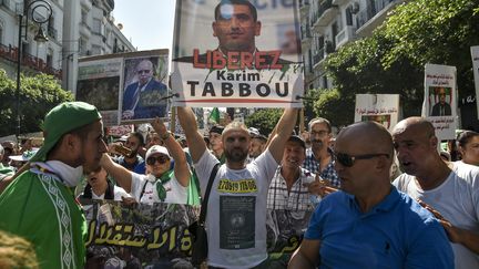 Une manifestation à Alger le 27 septembre 2019 pour demander la libération de Karim Tabbou (RYAD KRAMDI / AFP)