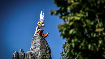 Le parc Astérix bat régulièrement des records de fréquentation, notamment depuis la fin de la pandémie de Covid-19. (STEPHANE DE SAKUTIN / AFP)