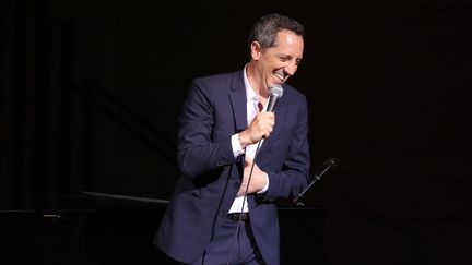 L'humoriste français Gad Elmaleh, sur la scène du Carnegie Hall, le 12 septembre 2018 à New York (Etats-Unis).&nbsp; (MANNY CARABEL / GETTY IMAGES NORTH AMERICA / AFP)