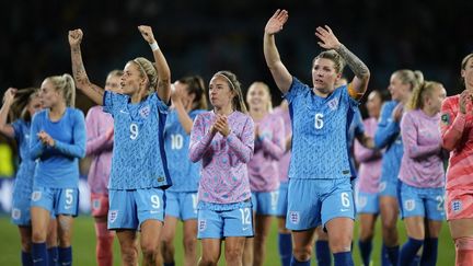 Les Anglaises lors de la demi-finale de Coupe du monde contre les Australiennes, le 16 août 2023, à Sydney (Australie). (JOSE BRETON / NURPHOTO / AFP)