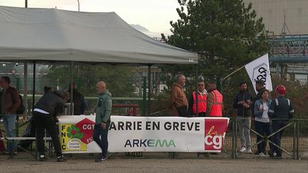 Le chimiste Vencorex n’a reçu qu’une offre de reprise qui ne conserverait que 25 salariés sur les 450 que compte le site de Pont-de-Claix (Isère), près de Grenoble. (France 2)