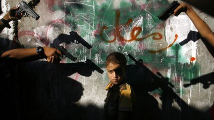 Jeux de guerre &agrave; Rafah, bande de Gaza (Palestine), le 20 ao&ucirc;t 2012. (EYAD AL BABA / APA IMAGES / MAXPPP)