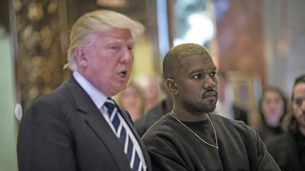 Kanye West au côté de Donald Trump, le 13 décembre 2016. (JOHN TAGGART / DPA)