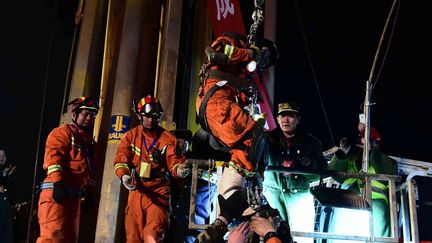 En Chine, quatre mineurs bloqués 36 jours sous terre ont été sauvés