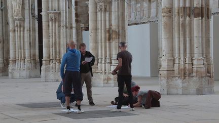 &nbsp;5 artistes réunis pour créer en une journée un spectacle joué le soir-même. C'est le projet "55".&nbsp; (CAPTURE D'ÉCRAN FRANCE 3)