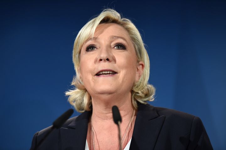 Marine Le Pen, lors du premier tour des législatives, à Hénin-Beaumont (Pas-de-Calais), le 11 juin 2017. (FRANCOIS LO PRESTI / AFP)