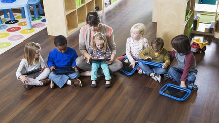 "Dis Maman, c'est quoi l’inclusion ?" : dans une tribune, Caroline Boudet s'insurge contre les difficultés rencontrées afin de scolariser sa petite fille Louise, atteinte&nbsp;de trisomie 21. (photo d'illustration) (KALI9 / E+ / GETTY)